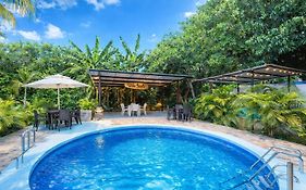 Villa Tranquila - Paraíso Privado con Piscina y Amplios Espacios Naturales con Casa Campestre